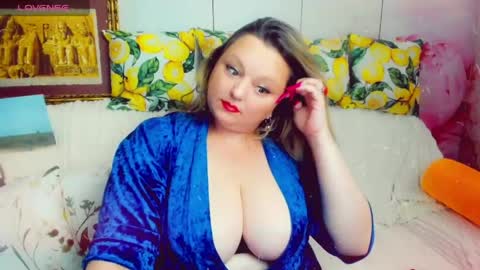 Snapshot of delinnia chatting on 05-21-26, 05:31 Margo online show from 05-21-26, 05:31