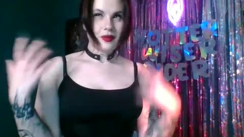 Snapshot of dellacrush_ chatting on 02-11-25, 03:18 dellacrush_ online show from 02-11-25, 03:18