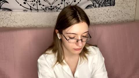 Snapshot of dellisifuentes chatting on 01-08-26, 12:18 Sia online show from 01-08-26, 12:18