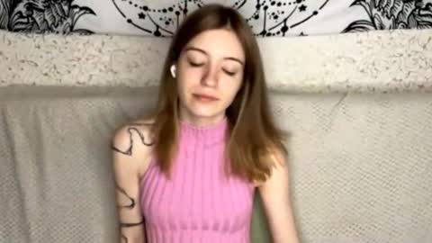 Snapshot of dellisifuentes chatting on 01-17-26, 01:05 Sia online show from 01-17-26, 01:05