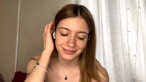 Snapshot of dellisifuentes chatting on 02-03-26, 12:32 Sia online show from 02-03-26, 12:32