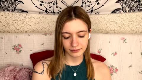 Snapshot of dellisifuentes chatting on 02-12-26, 12:33 Sia online show from 02-12-26, 12:33