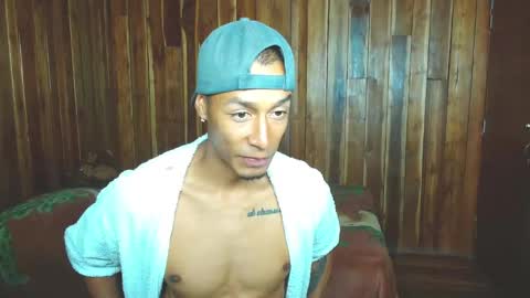 Snapshot of demarcous_nm chatting on 10-01-25, 01:00 D.C online show from 10-01-25, 01:00