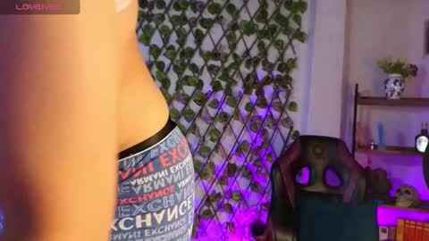 Snapshot of demimoore222 chatting on 03-08-25, 10:34 DEMI online show from 03-08-25, 10:34