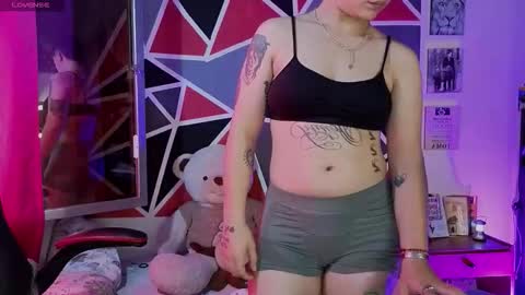 Snapshot of demimoore222 chatting on 02-18-26, 07:21 DEMI online show from 02-18-26, 07:21