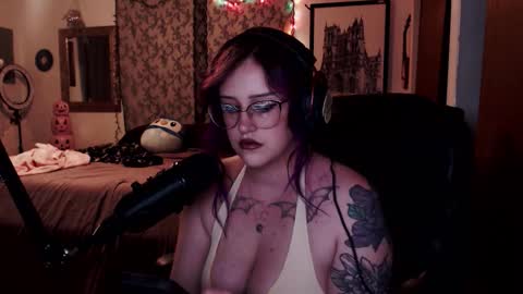 Snapshot of demongf chatting on 10-28-25, 10:45 Demoness Mina online show from 10-28-25, 10:45