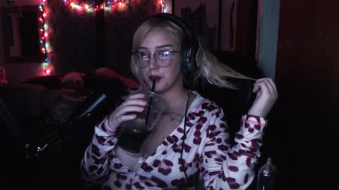 Snapshot of demongf chatting on 01-15-26, 04:17 Demoness Mina online show from 01-15-26, 04:17