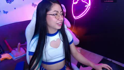 Demy  online show from 12-12-24, 04:37