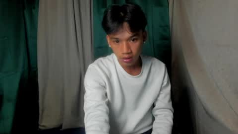 Snapshot of den_cummers chatting on 05-23-26, 02:32 den_cummers online show from 05-23-26, 02:32