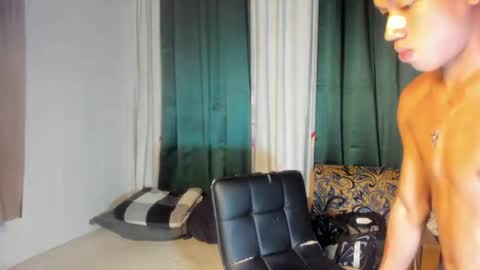 Snapshot of den_cummers chatting on 07-07-26, 01:37 den_cummers online show from 07-07-26, 01:37
