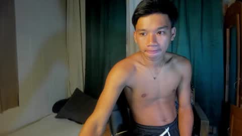 Snapshot of den_cummers chatting on 08-08-26, 04:09 den_cummers online show from 08-08-26, 04:09