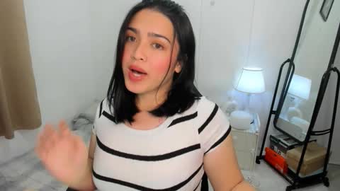 Snapshot of dencyleander chatting on 11-07-25, 09:42 Demi online show from 11-07-25, 09:42