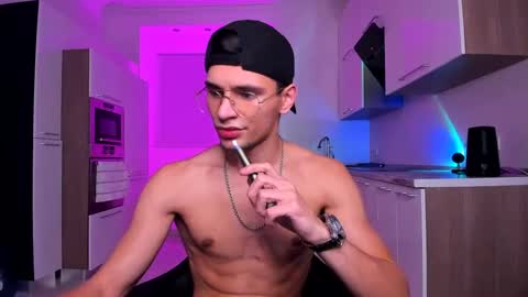 Snapshot of denlover chatting on 12-02-24, 08:33 Den online show from 12-02-24, 08:33