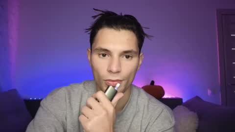 Snapshot of denlover chatting on 09-29-25, 08:24 Den online show from 09-29-25, 08:24