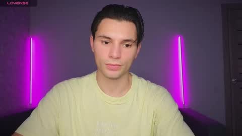 Snapshot of denlover chatting on 02-18-26, 01:18 Den online show from 02-18-26, 01:18