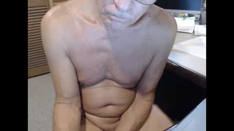 Snapshot of denn_jett chatting on 10-06-25, 10:45 Den  Jet online show from 10-06-25, 10:45