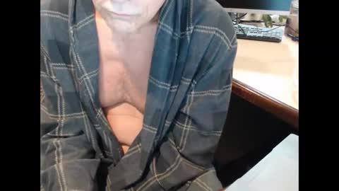 Snapshot of denn_jett chatting on 12-18-25, 10:21 Den Jet online show from 12-18-25, 10:21