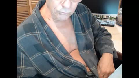 Snapshot of denn_jett chatting on 12-23-25, 10:35 Den Jet online show from 12-23-25, 10:35