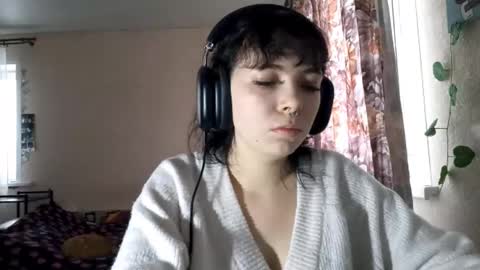 Snapshot of dennapriefert chatting on 11-19-25, 07:08 Aki online show from 11-19-25, 07:08