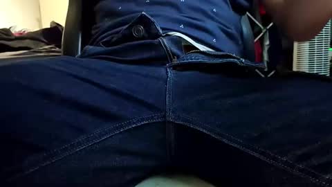 Snapshot of dennis210586 chatting on 01-12-26, 06:57 dennis210586 online show from 01-12-26, 06:57