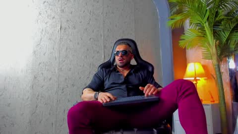 dennis_cox_ online show from 02-07-25, 01:01