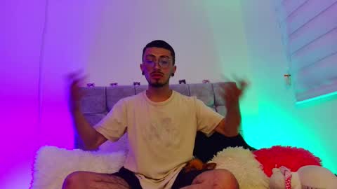 Snapshot of dennis_moons chatting on 11-20-25, 11:37 Dennis online show from 11-20-25, 11:37