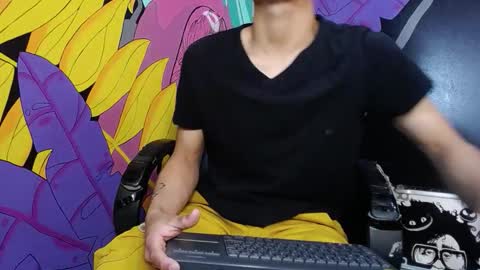 Snapshot of denverr___ chatting on 11-25-25, 12:16 Denverr online show from 11-25-25, 12:16