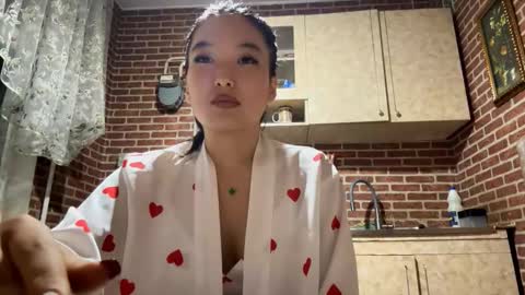 Snapshot of denysebernacchi chatting on 09-18-25, 02:19 Emma online show from 09-18-25, 02:19