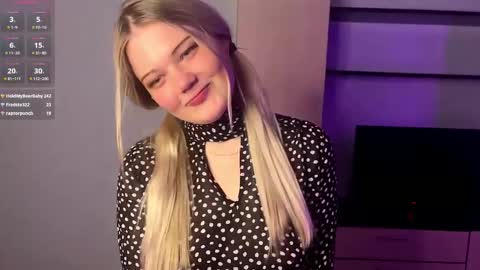 Snapshot of deonnahobb chatting on 03-12-26, 04:02 Luna online show from 03-12-26, 04:02