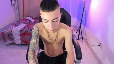 Snapshot of dereck_boyy_ chatting on 05-12-26, 04:42 Dereck Boy online show from 05-12-26, 04:42