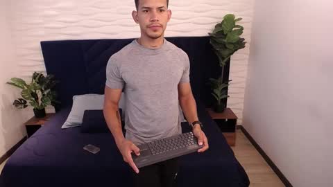 Snapshot of dereck_myers chatting on 01-13-25, 03:23 Dereck Myers online show from 01-13-25, 03:23