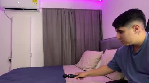 Snapshot of dereckbrownn chatting on 09-26-25, 12:36 Dereck online show from 09-26-25, 12:36