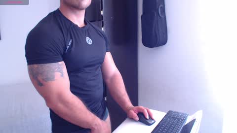 Snapshot of derek_group chatting on 12-01-24, 04:29 Derek online show from 12-01-24, 04:29