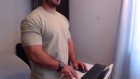 Snapshot of derek_group chatting on 12-29-24, 09:20 Derek online show from 12-29-24, 09:20