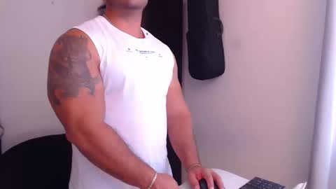 Snapshot of derek_group chatting on 09-11-25, 01:22 Derek online show from 09-11-25, 01:22