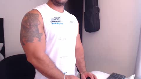 Snapshot of derek_group chatting on 09-22-25, 03:03 Derek online show from 09-22-25, 03:03