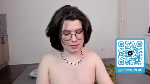 Derek online show from 04-10-26, 11:09