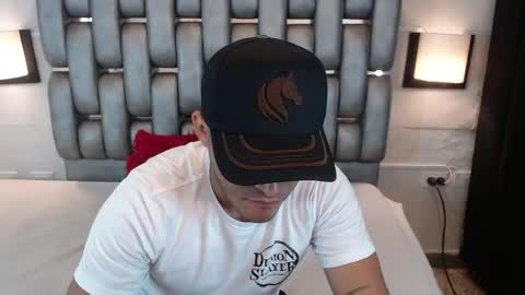 D E R E K online show from 04-17-26, 12:30