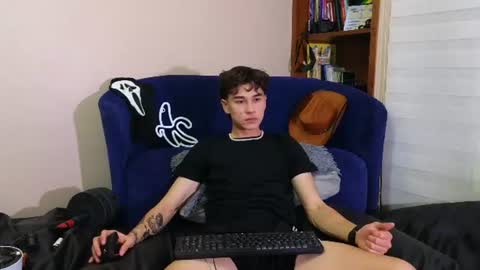 Snapshot of derekswan chatting on 06-24-26, 12:31 Derek online show from 06-24-26, 12:31