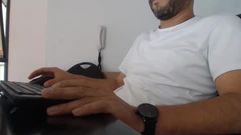 Snapshot of derrik_ chatting on 12-04-24, 04:27     online show from 12-04-24, 04:27