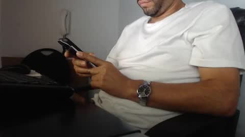 Snapshot of derrik_ chatting on 12-07-24, 12:02     online show from 12-07-24, 12:02