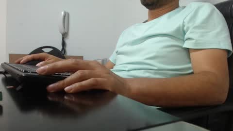 Snapshot of derrik_ chatting on 12-18-24, 11:45     online show from 12-18-24, 11:45