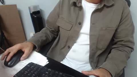 Snapshot of derrik_ chatting on 01-03-25, 12:08     online show from 01-03-25, 12:08