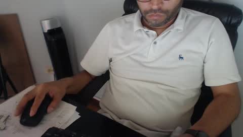 Snapshot of derrik_ chatting on 01-20-25, 06:10     online show from 01-20-25, 06:10