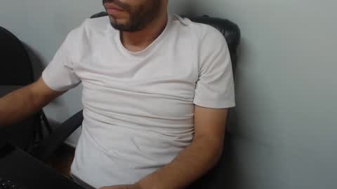 Snapshot of derrik_ chatting on 03-02-25, 02:21     online show from 03-02-25, 02:21