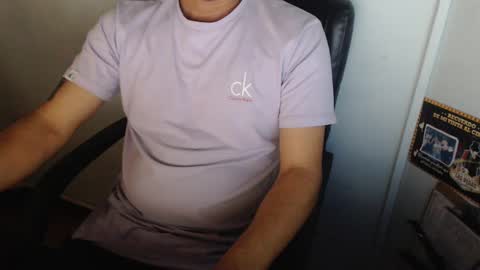 Snapshot of derrik_ chatting on 09-26-25, 02:10     online show from 09-26-25, 02:10