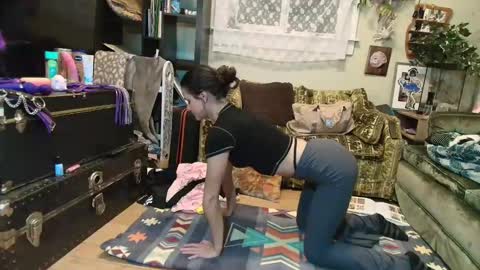 Snapshot of desimonroe chatting on 01-01-25, 03:03 desimonroe online show from 01-01-25, 03:03