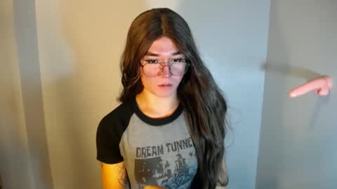 Snapshot of desirable_lorinexx chatting on 12-15-24, 10:37 LORINE online show from 12-15-24, 10:37