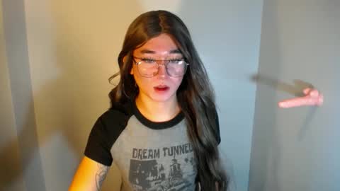 Snapshot of desirable_lorinexx chatting on 12-16-24, 04:16 LORINE online show from 12-16-24, 04:16