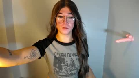 Snapshot of desirable_lorinexx chatting on 12-16-24, 07:21 LORINE online show from 12-16-24, 07:21